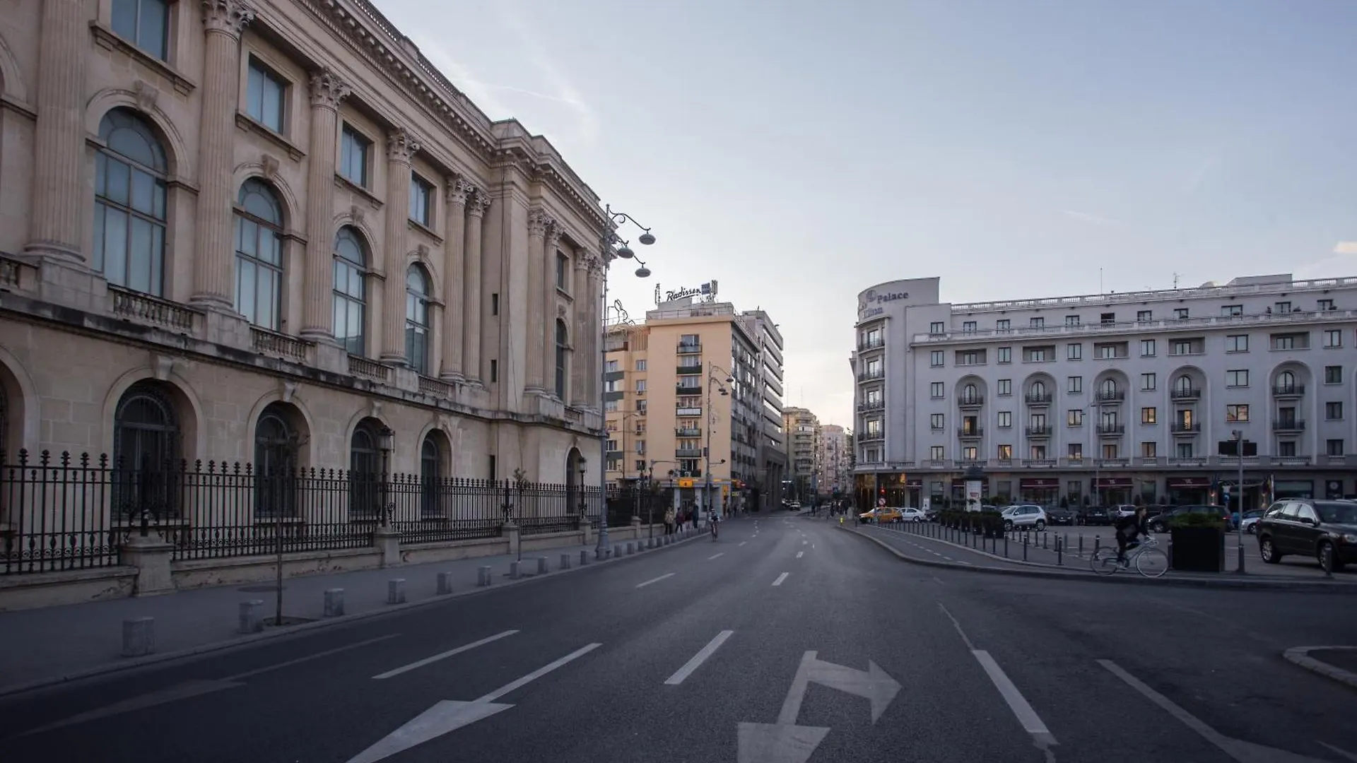 Eclectic 3 Bedroom Calea Victoriei By Urbanesq Bucarest Appartement