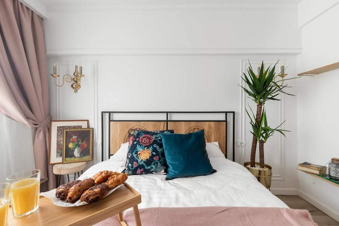 Eclectic 3 Bedroom Calea Victoriei By Urbanesq Bucarest